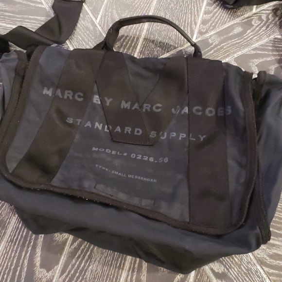SOLD - Marc By Marc Jacobs Navy Messenger/Cross Body Bag - Picture 2 of 7